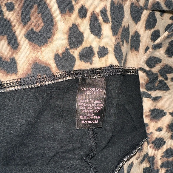 SOLD Victoria’s Secret yoga band legging cheetah print size M - Picture 2 of 2